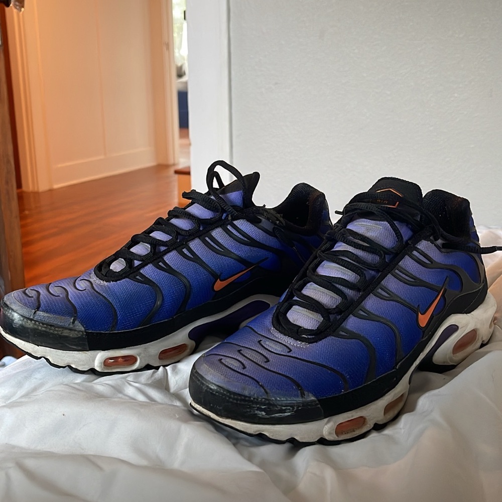 Nike Men's Blue and Black Sneakers with Orange Accents